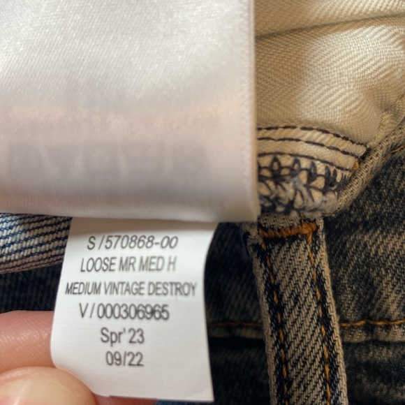 GAP 90’s Loose Mid Rise Jeans - Picture 15 of 15